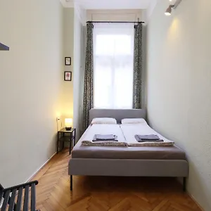 Joseph Boulevard - 3bdr, 2bath, 8ppl , Budapesta Ungaria